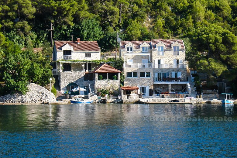 02 3500 30 Peljesac house seafront for sale