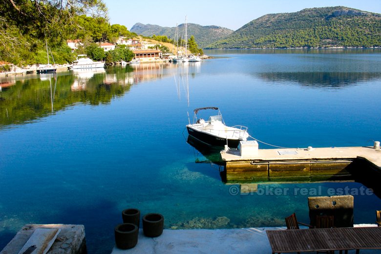 04 3500 30 Peljesac house seafront for sale