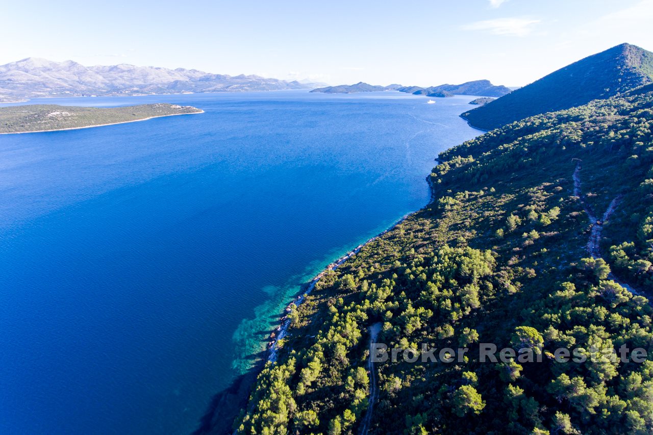 07 2047 18 Peljesac land first row for sale1