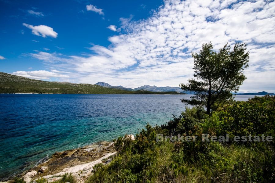 10 2047 18 Peljesac land first row for sale