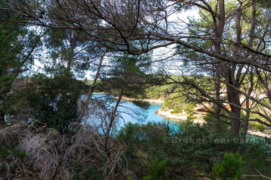 008 2011 80 Brac house land waterfront for sale