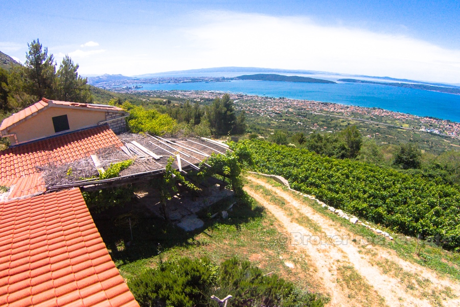 10 2022 144 Kastela House vineyard sea view for sale