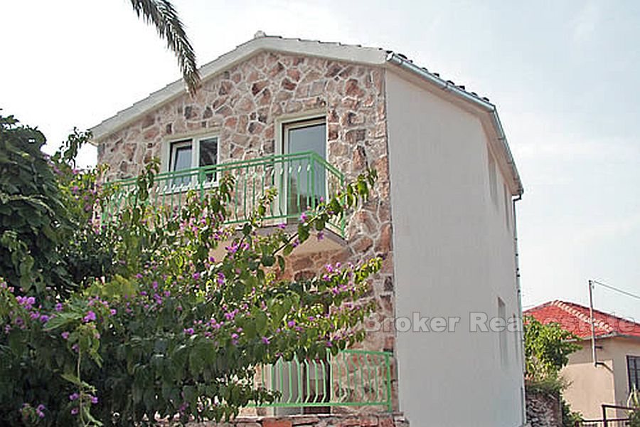 001 1596 16 island solta stone house for sale