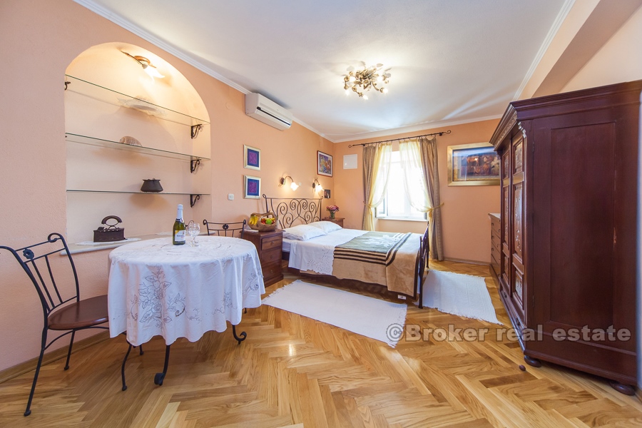 04 4813 30 Dubrovnik house stone for sale