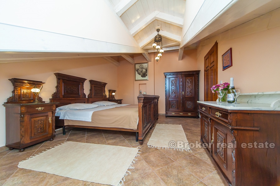 09 4813 30 Dubrovnik house stone for sale