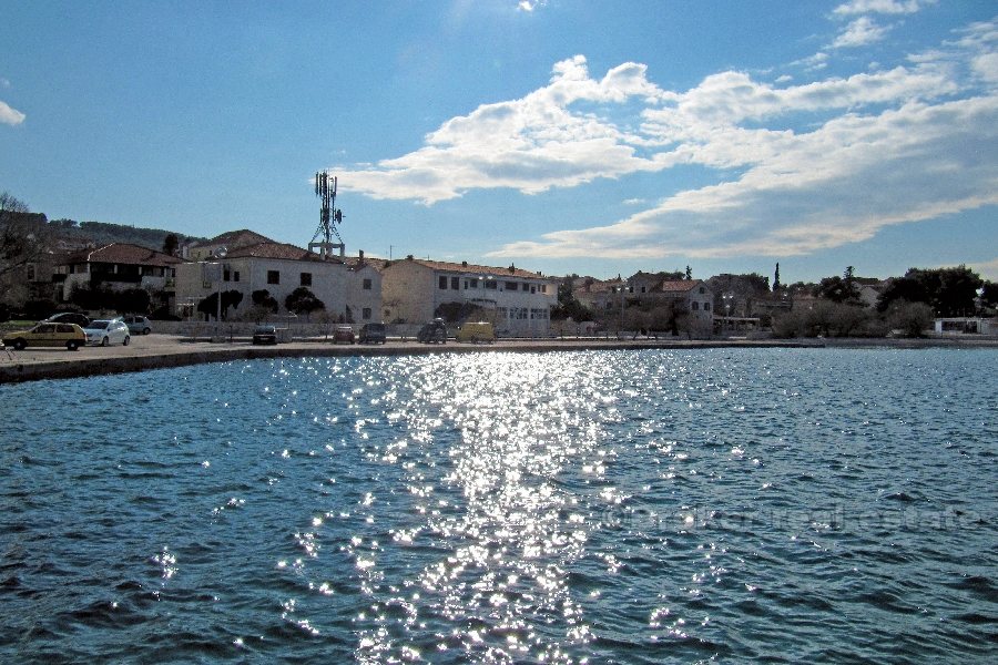 01 4817 30 apartment Brac seafront for sale