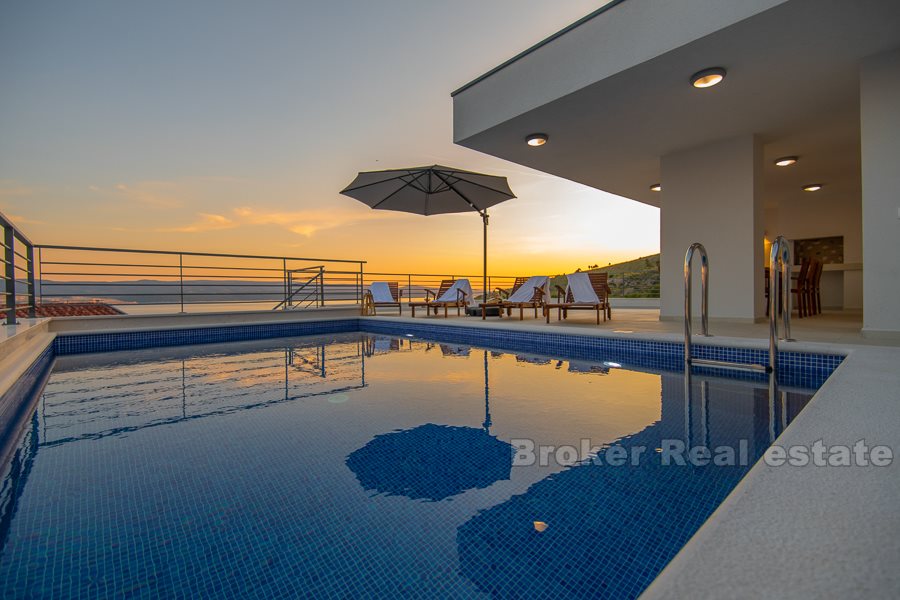 02 4860 30 Omis area villa swimming sea view for sale