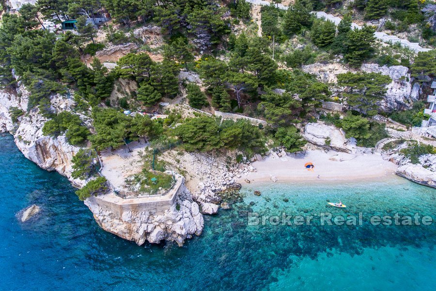 10 2011 84 Omis area house land seafront for sale