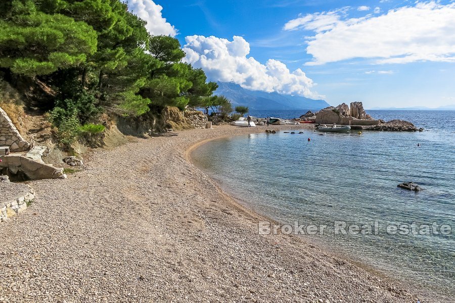 18 2011 84 Omis area house land seafront for sale