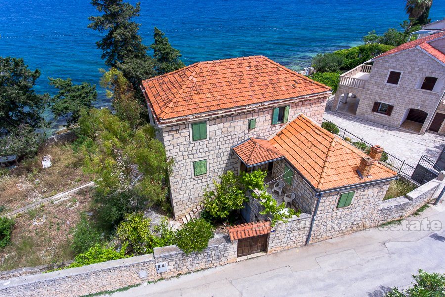 05 2019 62 Brac stone house seafront for sale