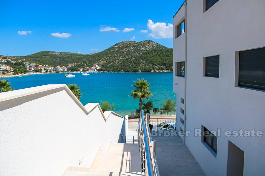 10 2021 191 Trogir area apartment sea front for sale