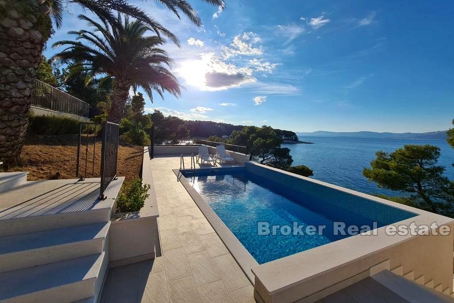 001 2022 149 Brac villa first row to the sea for sale