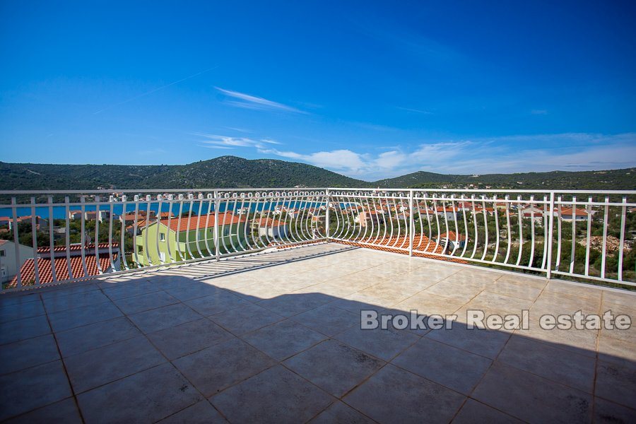 01 2019 90 Trogir area house sea view for sale
