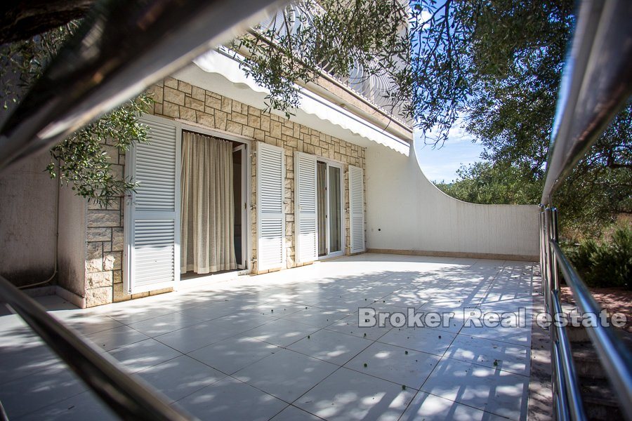 04 2019 90 Trogir area house sea view for sale