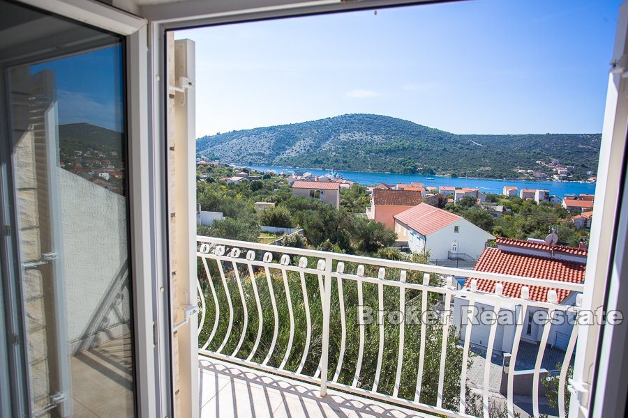 09 2019 90 Trogir area house sea view for sale