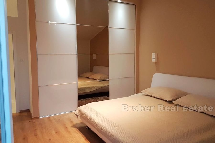 007 2016 375 split bacvice modern three bedrooms apartment for rent