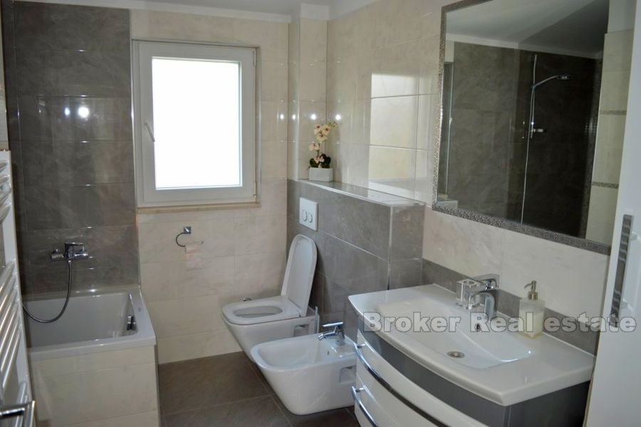 011 2016 375 split bacvice modern three bedrooms apartment for rent