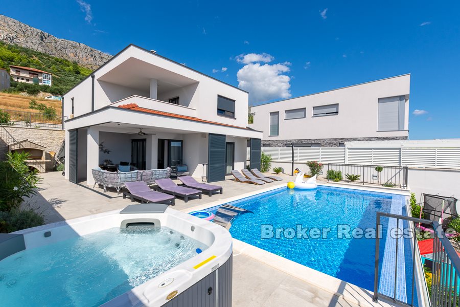 007 2022 197 Omis villa swimming pool for sale