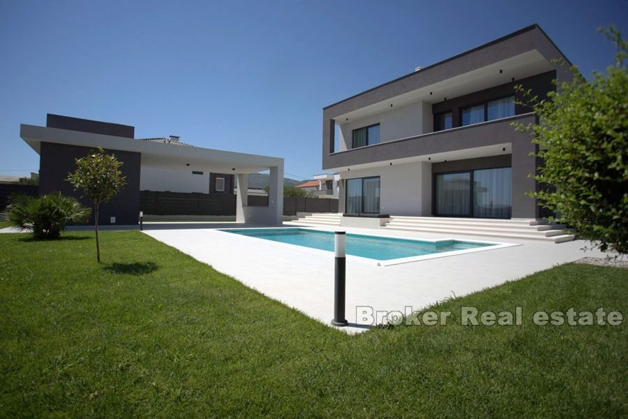 001 2019 112 kastela villa with pool for sale