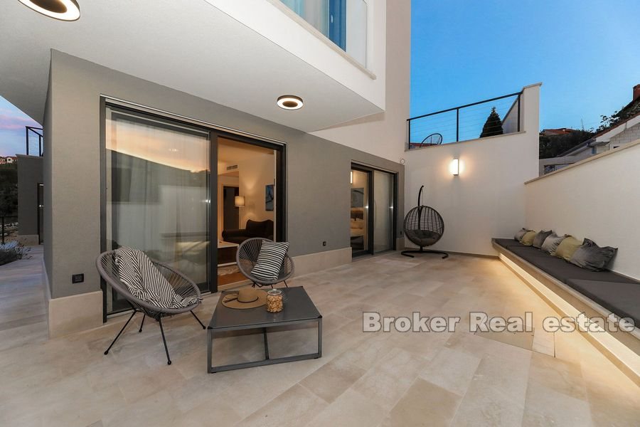 018 4962 30 island brac modern villa with pool for sale