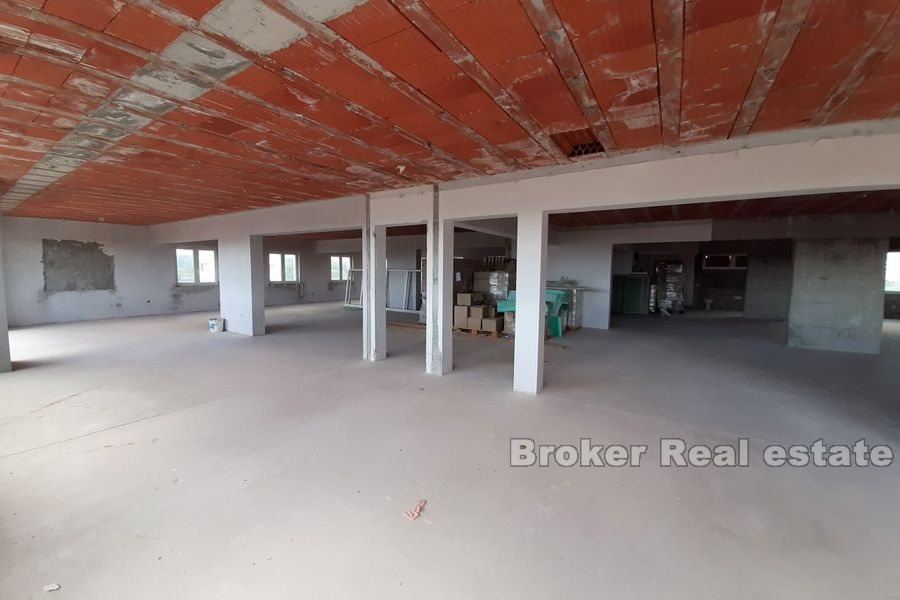 007 2016 399 split business space for rent