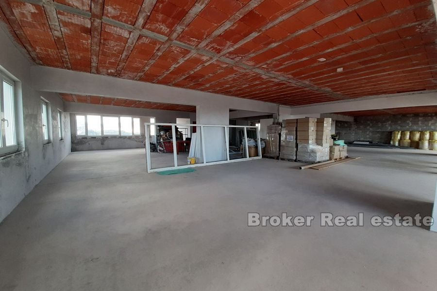 009 2016 399 split business space for rent