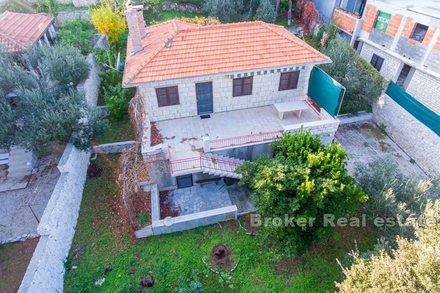 06 2011 86 Brac house sea front for sale