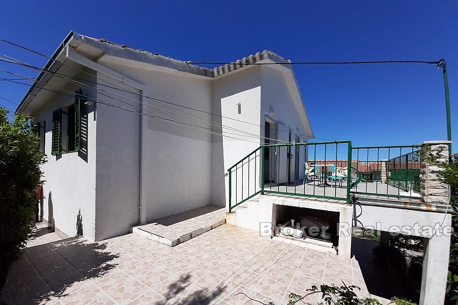 0020 2024 92 beautiful detached house with sea view Solta for sale