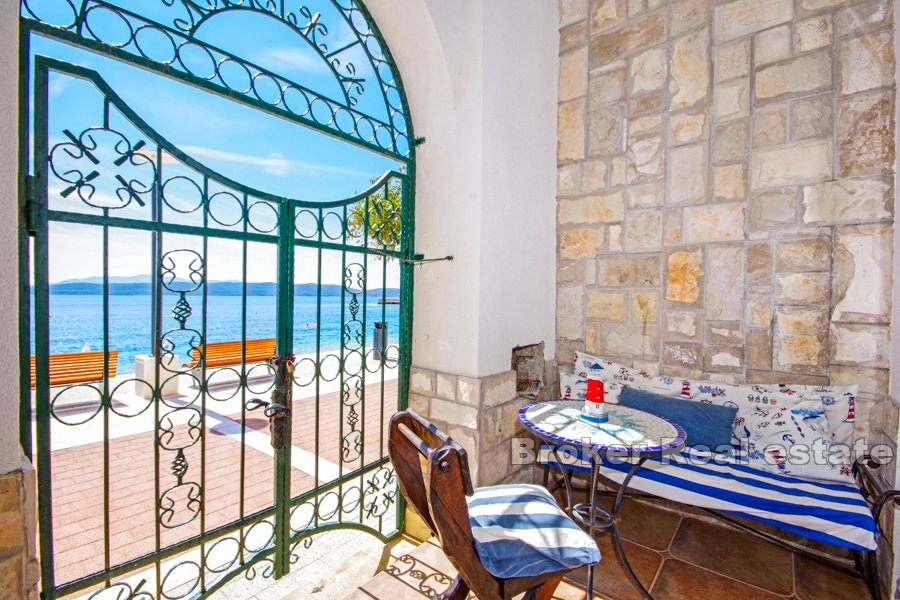 09 2018 144 Omis area house sea front for sale