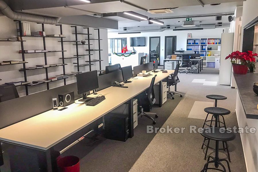 01 2016 440 Split Business space for rent