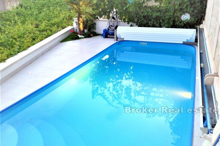0013 5002 30 island brac three bedroom apartment with seaview for sale
