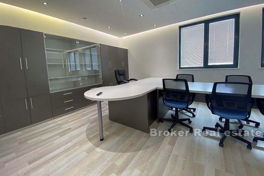 006 2027 23 attractive office space Kman 104m2 Split for rent