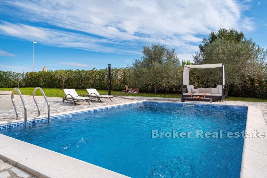0014 5014 30 detached house with pool Zadar for sale