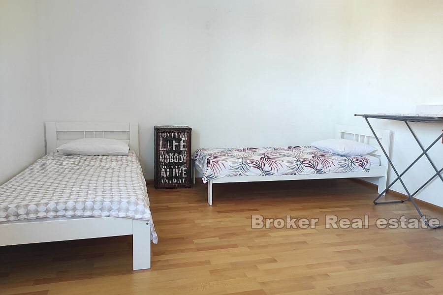 010 2024 117 apartment for rent with sea view Znjan