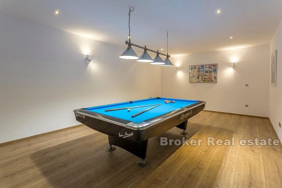 018 2025 75 Newly built house with pool Split for sale