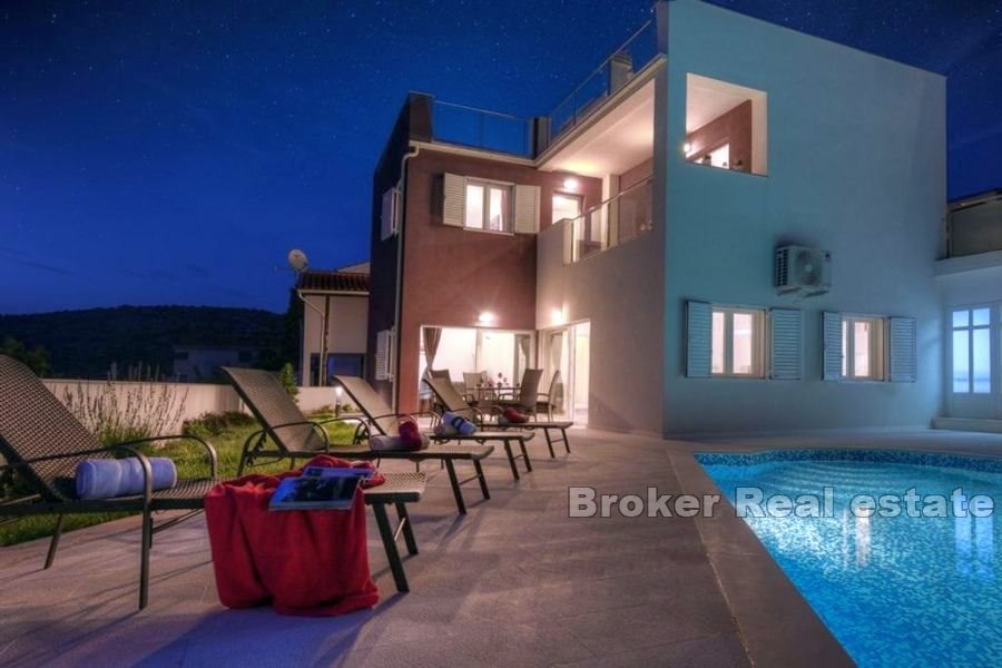 017 2014 749 Rogoznica villa with pool and sea view for sale