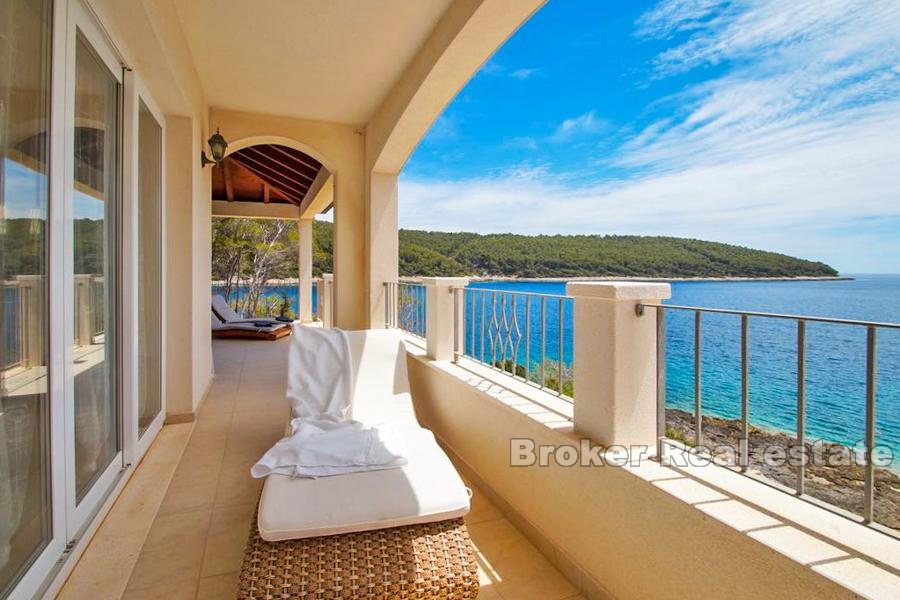 05 2013 114 Korcula first row villa for sale