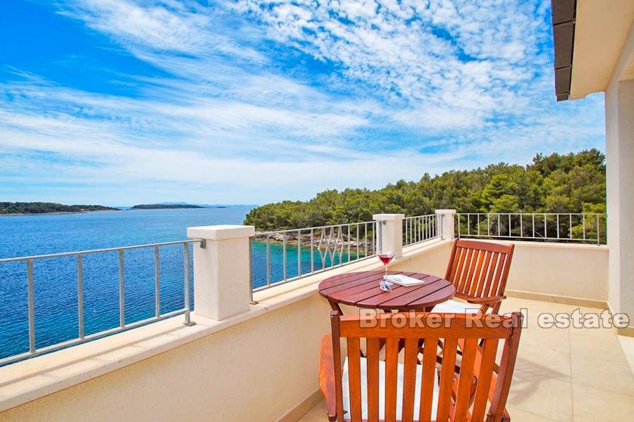 06 2013 114 Korcula first row villa for sale