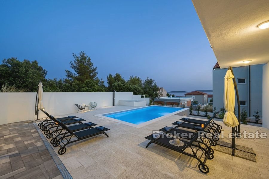 0013 2016 465 House with pool and sea view near Sibenik for sale