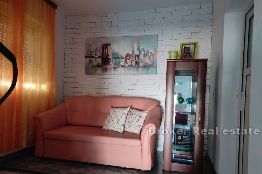 003 2114 02 Zadar apartment house with sea view for sale