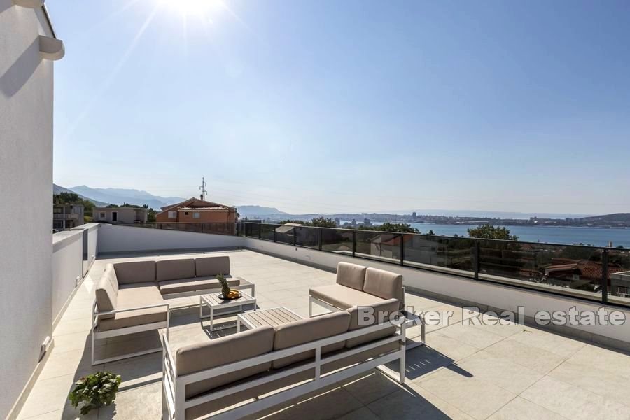 004 2040 09 Kastela villa with pool and sea view for sale