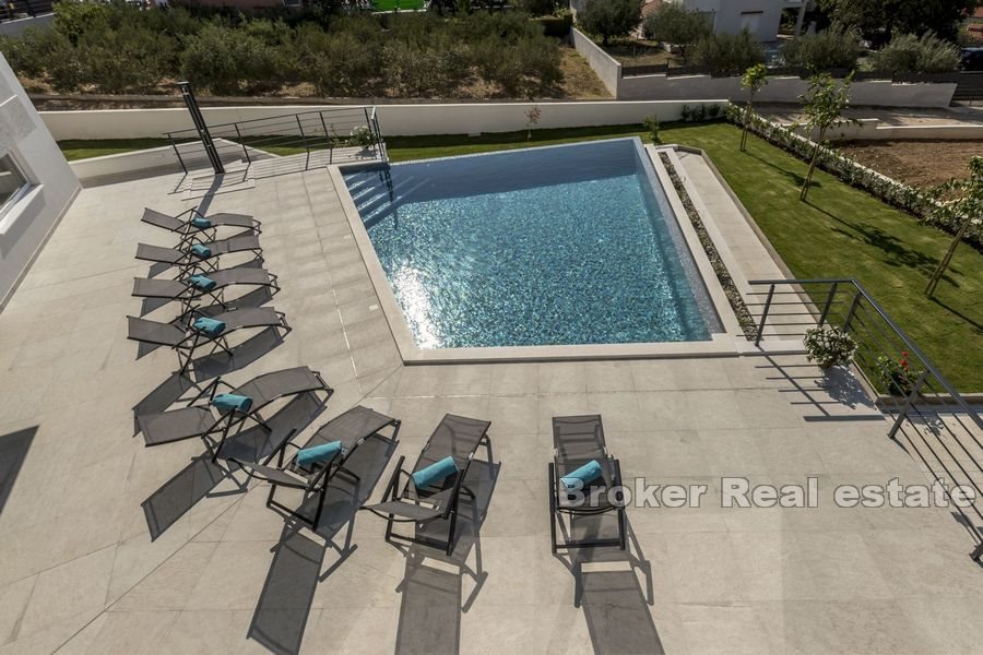 018 2040 09 Kastela villa with pool and sea view for sale
