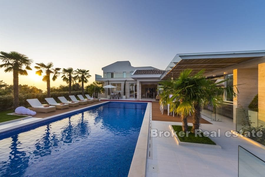 001 2040 22 Pag luxury villa with pool and sea view for sale