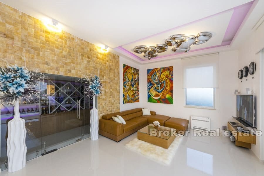 006 2040 22 Pag luxury villa with pool and sea view for sale