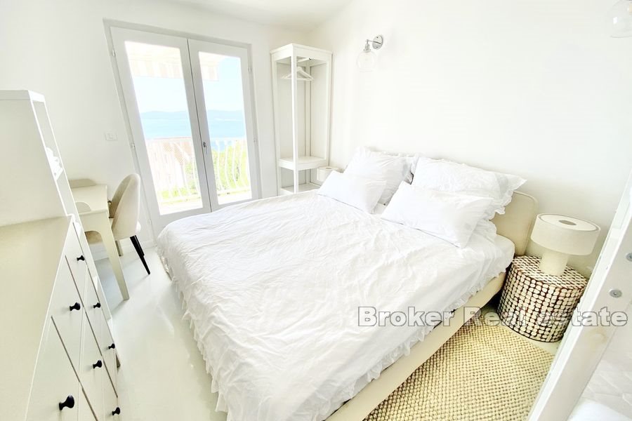 008 5165 30 Omis villa with pool for sale