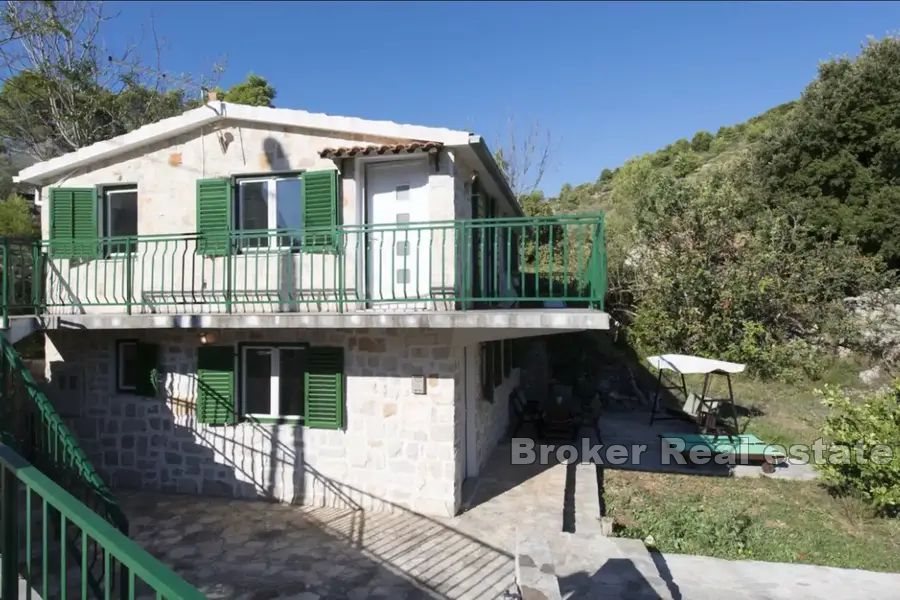 002 5192 30 Solta stone house for sale