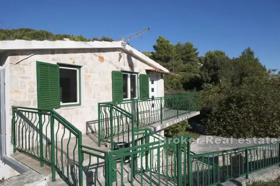 012 5192 30 Solta stone house for sale