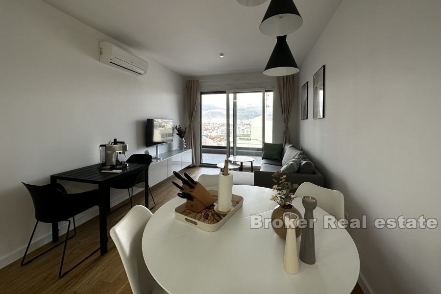 004 2043 79 Split apartment with sea view for rent