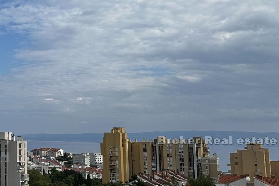 010 2043 79 Split apartment with sea view for rent